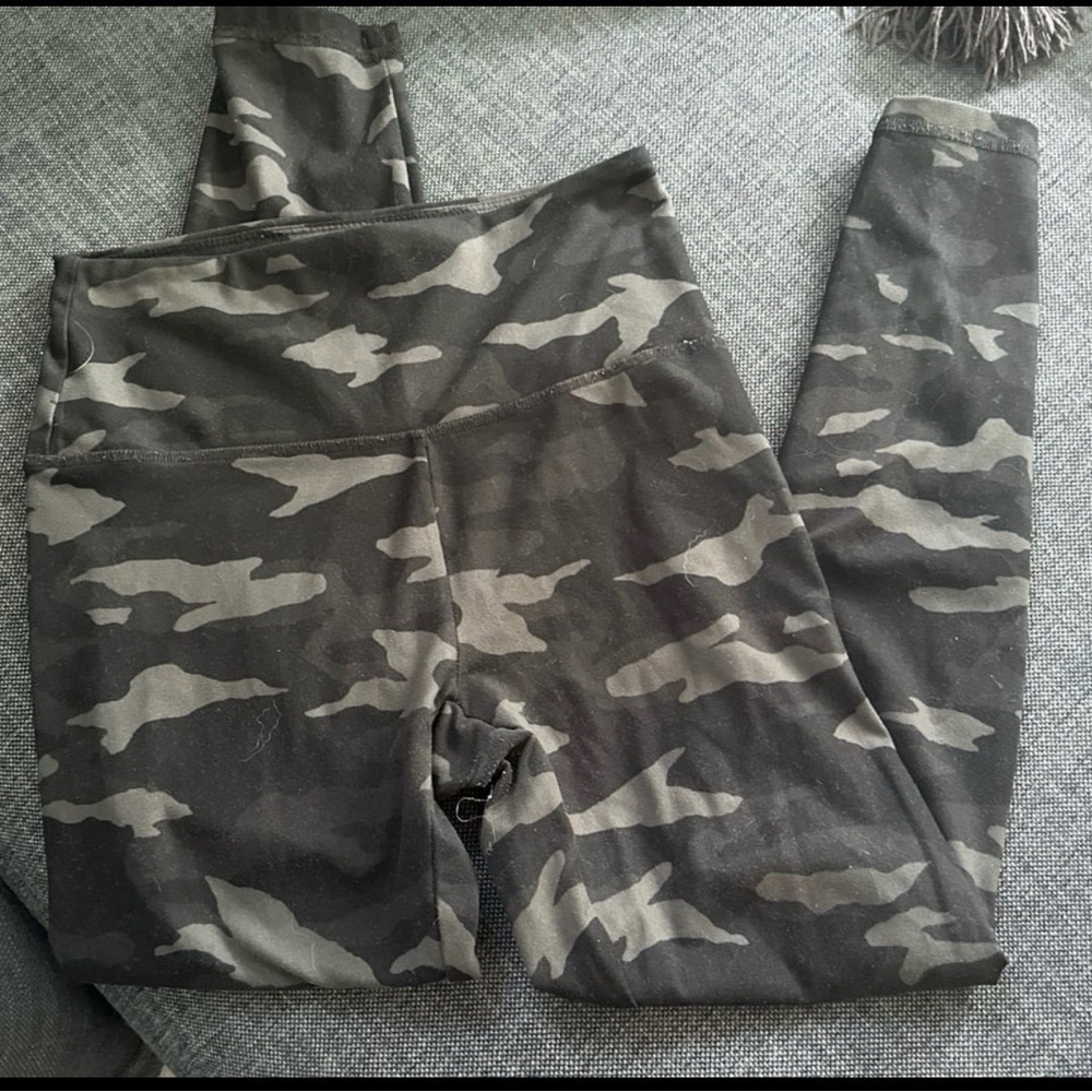 Zobha Kids Camouflage Leggings - Gray and Black